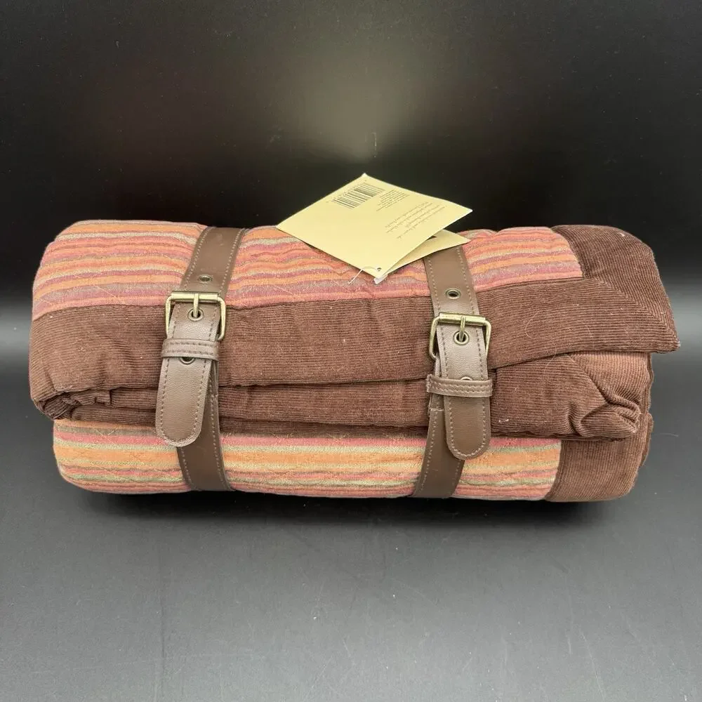 NWT Woolrich Pet Blanket 30x60 inches With Harness Buckle Straps & Handle Travel